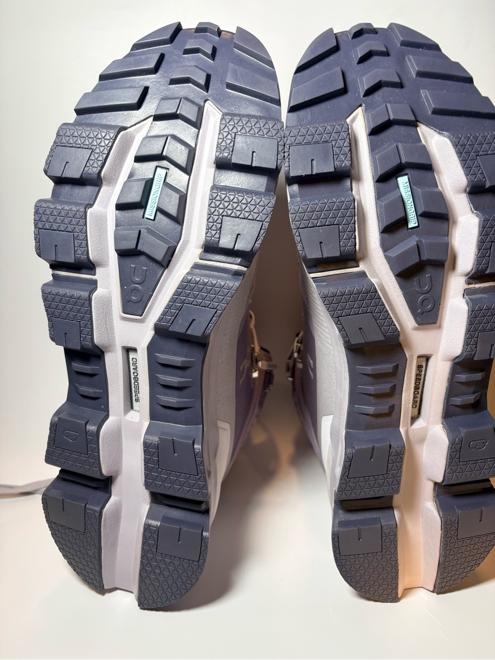 On Running Women size 9.5 Cloudrock Waterproof Mid-Top Hiking Boot Lavender Gray - Picture 3 of 14